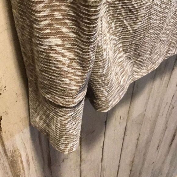 Blouse inside out design from BKE size medium - Picture 2 of 4